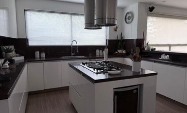 VENTA CASA DE LUJO EN CONDOMINIO DE LA CALERA CUND.