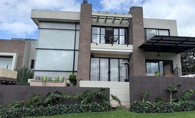 VENTA CASA DE LUJO EN CONDOMINIO DE LA CALERA CUND.