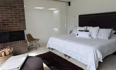 VENTA CASA DE LUJO EN CONDOMINIO DE LA CALERA CUND.
