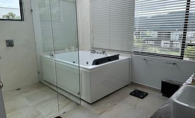 VENTA CASA DE LUJO EN CONDOMINIO DE LA CALERA CUND.