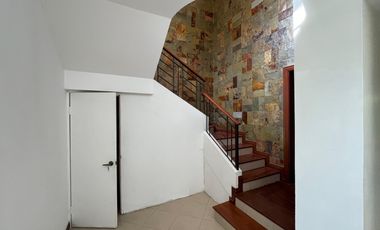 En alquiler casa de 3 dormitorios en urb.Plaza Real en vía Samborondón.