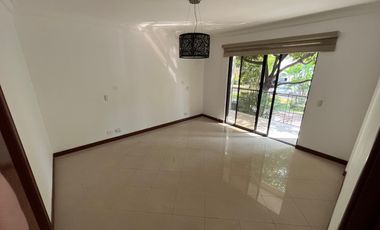 En alquiler casa de 3 dormitorios en urb.Plaza Real en vía Samborondón.