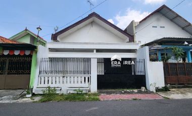 RUMAH DIJUAL DI SOLO DEKAT STASIUN SOLO BALAPAN, TERMINAL TIRTONADI DAN PASAR NUSUKAN