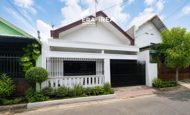 RUMAH DIJUAL DI SOLO DEKAT STASIUN SOLO BALAPAN, TERMINAL TIRTONADI DAN PASAR NUSUKAN