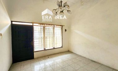 RUMAH DIJUAL DI SOLO DEKAT STASIUN SOLO BALAPAN, TERMINAL TIRTONADI DAN PASAR NUSUKAN