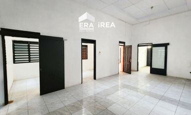 RUMAH DIJUAL DI SOLO DEKAT STASIUN SOLO BALAPAN, TERMINAL TIRTONADI DAN PASAR NUSUKAN