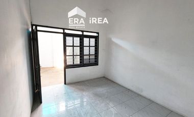 RUMAH DIJUAL DI SOLO DEKAT STASIUN SOLO BALAPAN, TERMINAL TIRTONADI DAN PASAR NUSUKAN