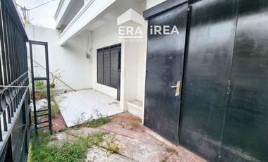 RUMAH DIJUAL DI SOLO DEKAT STASIUN SOLO BALAPAN, TERMINAL TIRTONADI DAN PASAR NUSUKAN