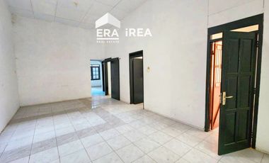 RUMAH DIJUAL DI SOLO DEKAT STASIUN SOLO BALAPAN, TERMINAL TIRTONADI DAN PASAR NUSUKAN