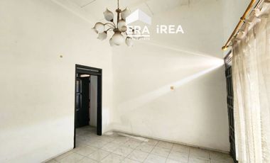 RUMAH DIJUAL DI SOLO DEKAT STASIUN SOLO BALAPAN, TERMINAL TIRTONADI DAN PASAR NUSUKAN