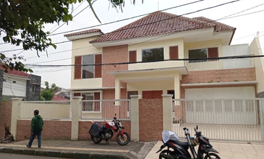 Rumah mewah daerah elite bandung, sukajadi, dekat mall PVJ dan Rumah Sakit cocok untuk kantor dan rumah tinggal