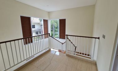 Rumah mewah daerah elite bandung, sukajadi, dekat mall PVJ dan Rumah Sakit cocok untuk kantor dan rumah tinggal