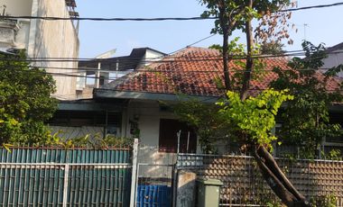 Dijual Rumah Murah dan Strategis di Jalan Utama Luas 353m2 di Jl.Kesehatan Jakarta Pusat