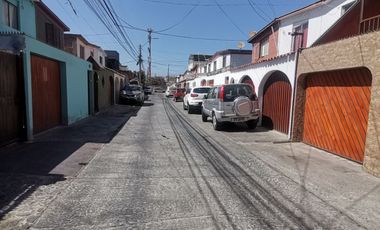 Venta de Amplia y Hermosa Casa, todo sólido. Arica