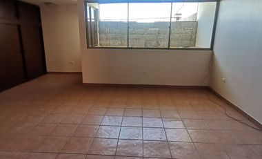 Venta de Amplia y Hermosa Casa, todo sólido. Arica
