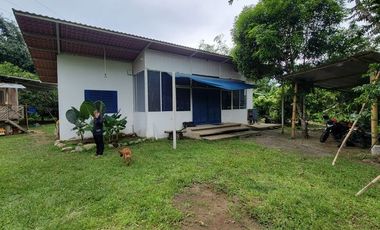 Casa en Venta Amoblada de 100 m2 + 9.600 m2 de terreno- Puerto Quito Junto al Rio Caoni