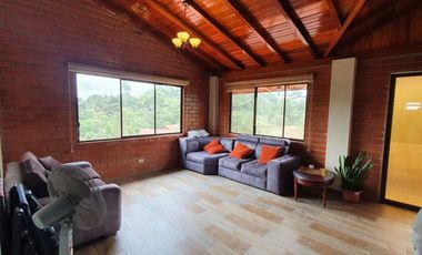 Casa en venta de 180 m² + 1.800 m de Terreno en Pedro Vicente Maldonado - Ecuador