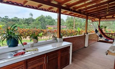 Casa en venta de 180 m² + 1.800 m de Terreno en Pedro Vicente Maldonado - Ecuador