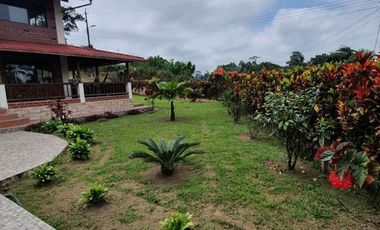 Casa en venta de 180 m² + 1.800 m de Terreno en Pedro Vicente Maldonado - Ecuador
