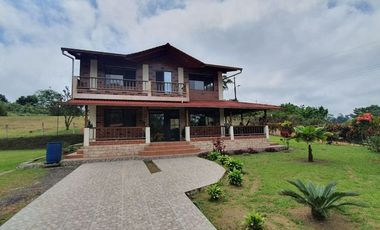 Casa en venta de 180 m² + 1.800 m de Terreno en Pedro Vicente Maldonado - Ecuador