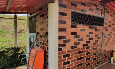 Casa en venta de 180 m² + 1.800 m de Terreno en Pedro Vicente Maldonado - Ecuador