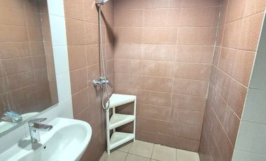 Puri Orchard Studio lt 3 hadap Kolam Renang, Furnished