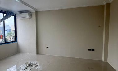 Alquilo casa de 3 dormitorios en Matices, Avenida León Febres Cordero