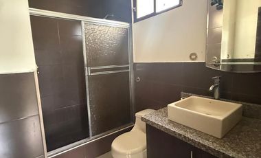 Alquilo casa de 3 dormitorios en Matices, Avenida León Febres Cordero