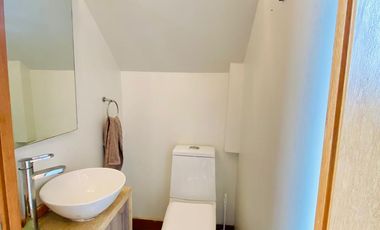 VENTA ESPECTACULAR CASA MEDITERRÁNEA EN CONDOMINIO | CHAMISERO | 4D + SERVICIO + QUINCHO + PISCINA | A PASOS ALIANZA FRANCESA | UF 10.300