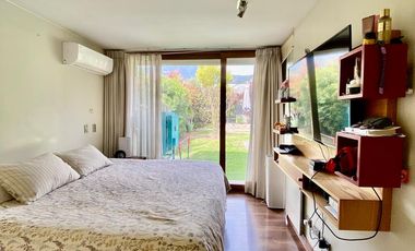 VENTA ESPECTACULAR CASA MEDITERRÁNEA EN CONDOMINIO | CHAMISERO | 4D + SERVICIO + QUINCHO + PISCINA | A PASOS ALIANZA FRANCESA | UF 10.300