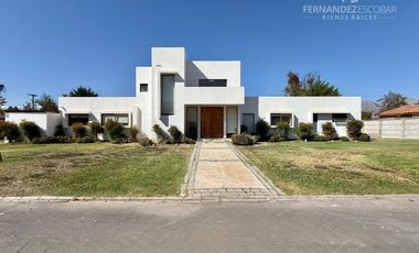 RINCONADA - ARRIENDA CASA DE DOS PISOS 2D 3B COND. EL GOLF