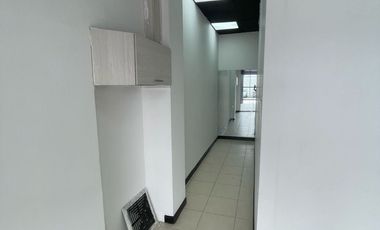 Local Comercial en Renta – Plaza del Sol | Barbasquillo, Manta