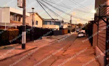 Se Arrienda Casa de dos pisos