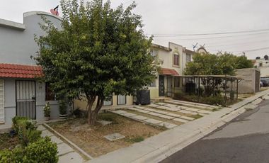 CASA EN VENTA DENTRO DE FRACCIONAMIENTO URBI VILLA DEL REY HUEHUETOCA