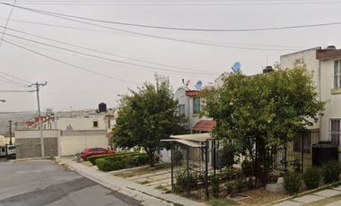 CASA EN VENTA DENTRO DE FRACCIONAMIENTO URBI VILLA DEL REY HUEHUETOCA