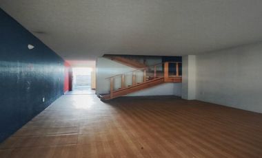 CASA EN VENTA DENTRO DE FRACCIONAMIENTO URBI VILLA DEL REY HUEHUETOCA