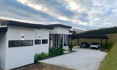 Venta de Casa en la via Rionegro - La Ceja