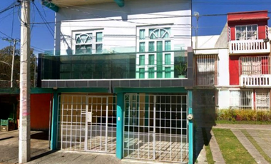 Linda Casa Muy Bien Ubicada