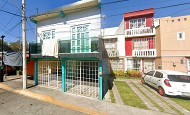 Linda Casa Muy Bien Ubicada