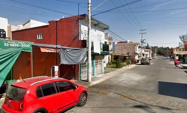 Linda Casa Muy Bien Ubicada