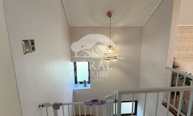 Arriendo Amplia y Remodelada Casa en Las Condes, Dentro de Pasaje Cerrado por Porton 4 Dormitorios Grandes 3 Baños y uno de Visitas 3 Estacionamientos