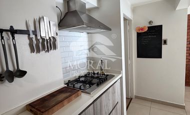 Arriendo Amplia y Remodelada Casa en Las Condes, Dentro de Pasaje Cerrado por Porton 4 Dormitorios Grandes 3 Baños y uno de Visitas 3 Estacionamientos