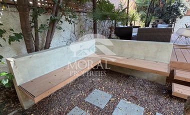 Arriendo Amplia y Remodelada Casa en Las Condes, Dentro de Pasaje Cerrado por Porton 4 Dormitorios Grandes 3 Baños y uno de Visitas 3 Estacionamientos
