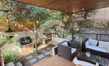 Arriendo Amplia y Remodelada Casa en Las Condes, Dentro de Pasaje Cerrado por Porton 4 Dormitorios Grandes 3 Baños y uno de Visitas 3 Estacionamientos