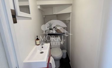 Arriendo Amplia y Remodelada Casa en Las Condes, Dentro de Pasaje Cerrado por Porton 4 Dormitorios Grandes 3 Baños y uno de Visitas 3 Estacionamientos