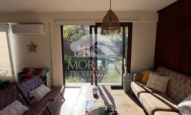 Arriendo Amplia y Remodelada Casa en Las Condes, Dentro de Pasaje Cerrado por Porton 4 Dormitorios Grandes 3 Baños y uno de Visitas 3 Estacionamientos