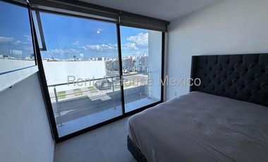Casa en Renta en El Refugio, Amueblada 125m2 | 3 recamaras, 2.5 baños, 2 estac. | Alberca, Jardín