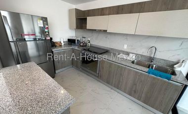 Casa en Renta en El Refugio, Amueblada 125m2 | 3 recamaras, 2.5 baños, 2 estac. | Alberca, Jardín