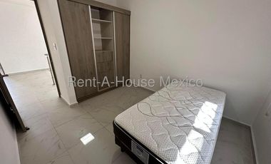 Casa en Renta en El Refugio, Amueblada 125m2 | 3 recamaras, 2.5 baños, 2 estac. | Alberca, Jardín