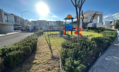 Casa en Renta en El Refugio, Amueblada 125m2 | 3 recamaras, 2.5 baños, 2 estac. | Alberca, Jardín
